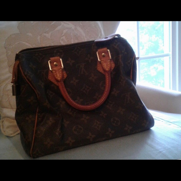 Louis Vuitton - Picture 1 of 4